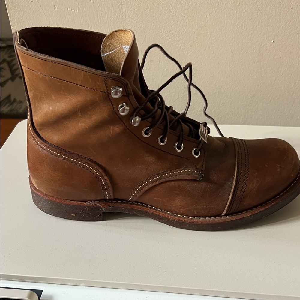 Classic Brown Leather Men's Boots.